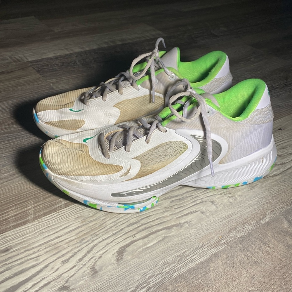 Zoom freak 4s size: 11.5